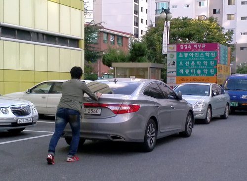 韓国では他人の車を無断で移動可能 ！？