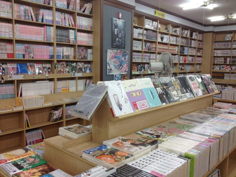 韓国、日本の漫画だらけの本屋